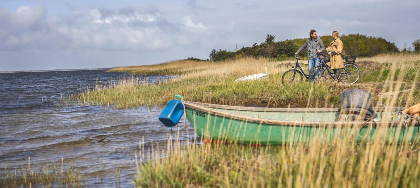 Par på cykeltur ved Ringkøbing Fjord