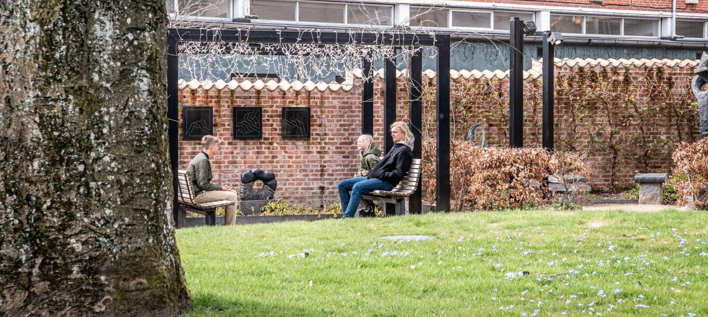 Familie på tur i Varde Garten