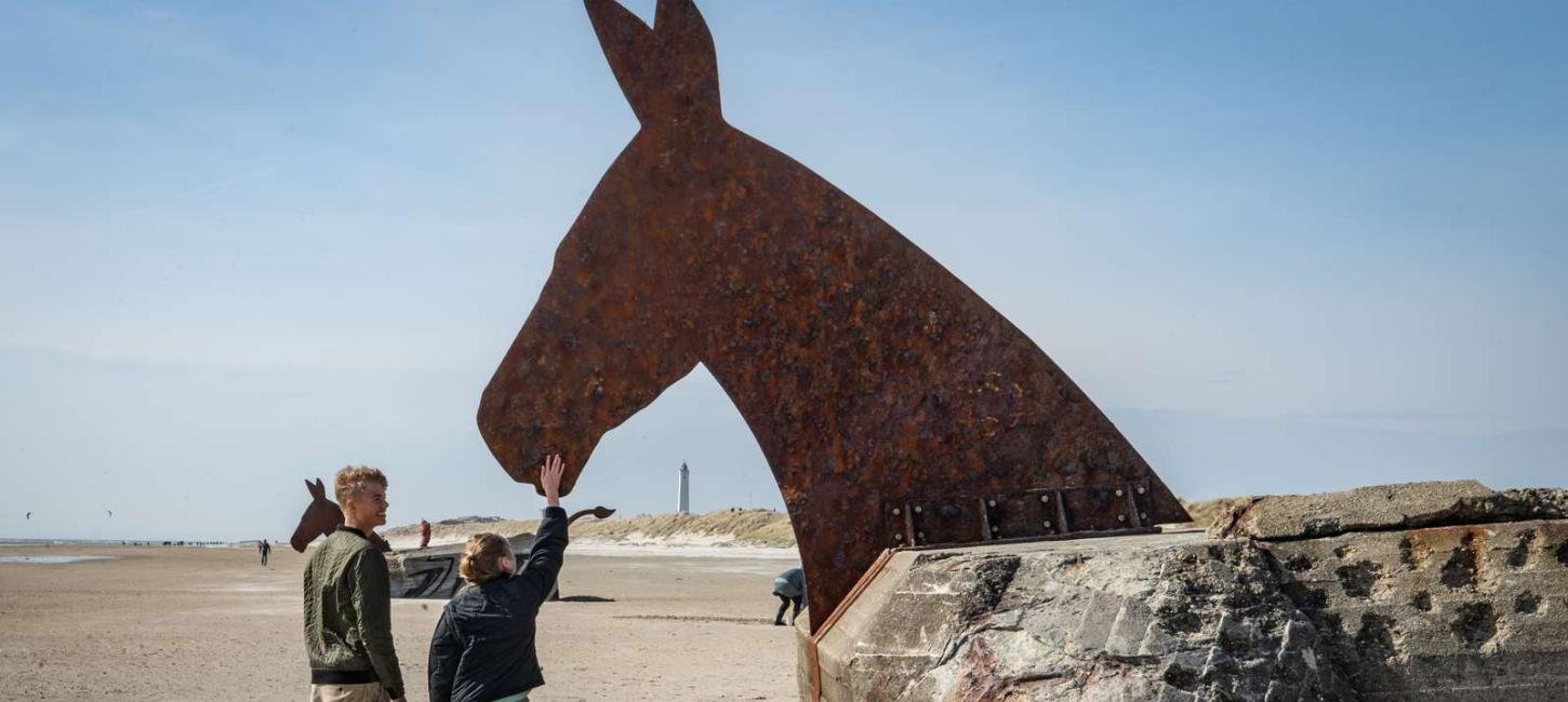 To drenge på strande ved Muldyr Bunkerne