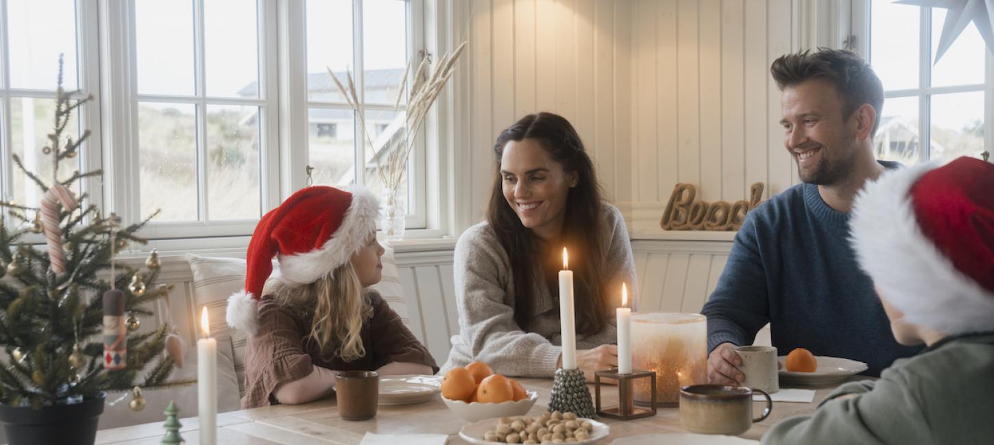 En familie holder juleferie