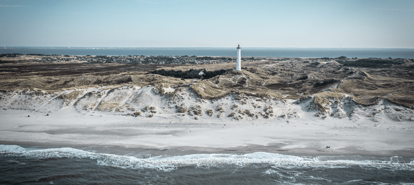 Dronefoto af Lyngvig Fyr