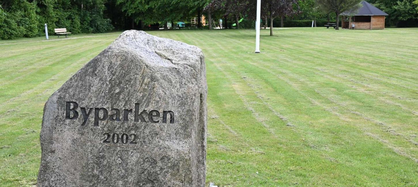 Mindestenen i byparken Næsbjerg