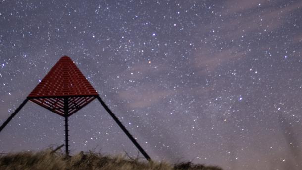 Sømærke ved Haurvig med stjernehimmel
