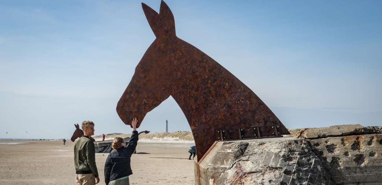 To drenge på strande ved Muldyr Bunkerne