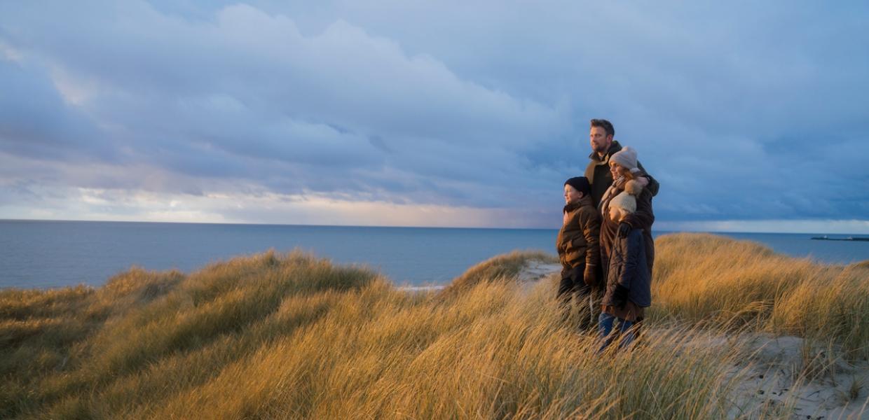 Vinter ved Vesterhavet Familie i klitterne