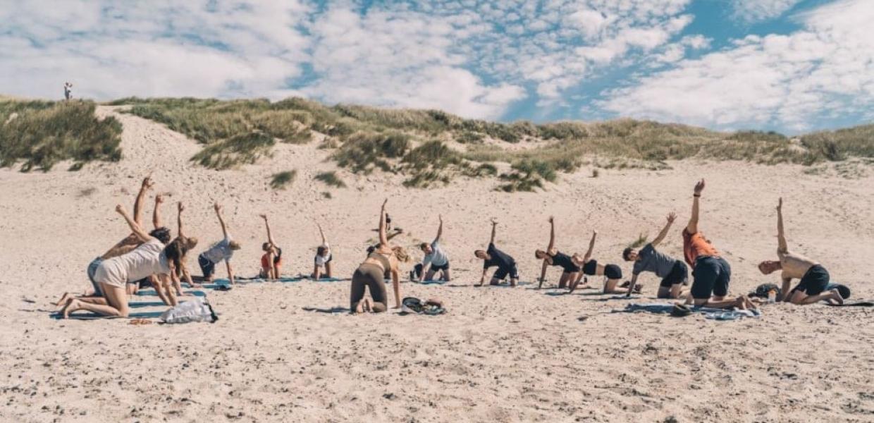 Vesterhavsyoga-hvidesande-corellyoga - Ripstar - foto creativebros