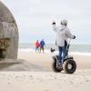 Kvinde på segway tur på stranden i Søndervig