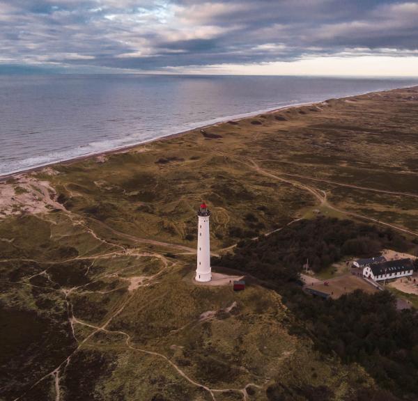 Udsigt over landskabet ved Lyngvig Fyr