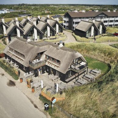 Dronefoto af Hvidebjerg Strand Feriepark i Blåvand