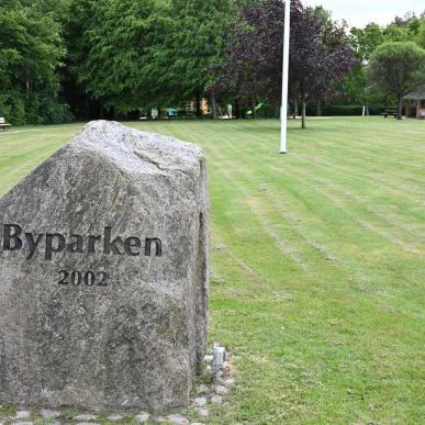 Mindestenen i byparken Næsbjerg