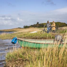 Par på cykeltur ved Ringkøbing Fjord