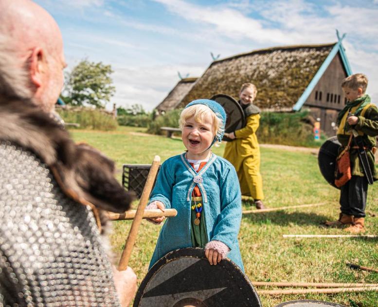 Bork Vikingehavn, glad pige