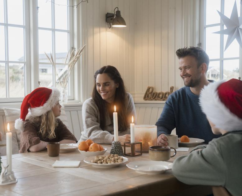En familie holder juleferie